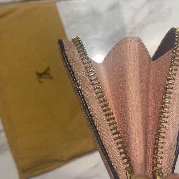 LOUIS VUITTON ✨PINK EMPREINTE WALLET - Picture 8 of 9